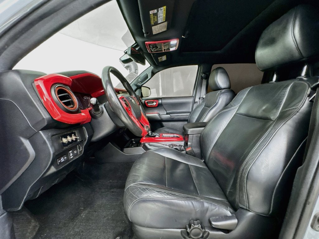 Used 2018 Toyota Tacoma TRD Off-Road AWD/4WD image 21