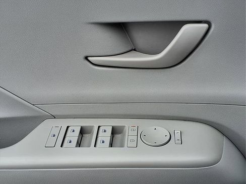 Used 2024 Hyundai Kona SEL image 21