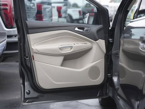 Used 2015 Ford Escape Titanium image 29