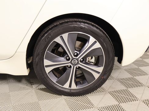 Used 2019 Nissan Leaf SV w/ SV Technology Package FWD image 18