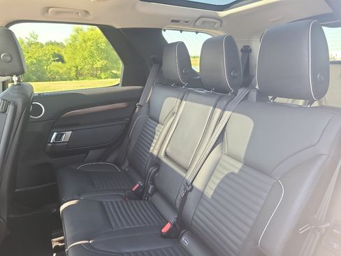 Used 2018 Land Rover Discovery HSE AWD/4WD image 38