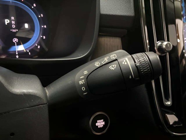Used 2023 Volvo XC40 B4 Core w/ Convenience Package FWD image 35