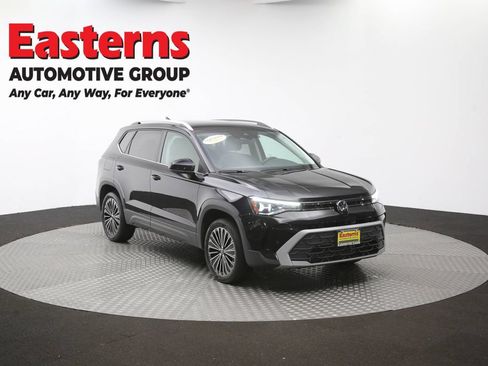 Used 2025 Volkswagen Taos SE FWD image 48
