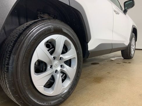 Used 2024 Toyota RAV4 LE AWD/4WD image 9