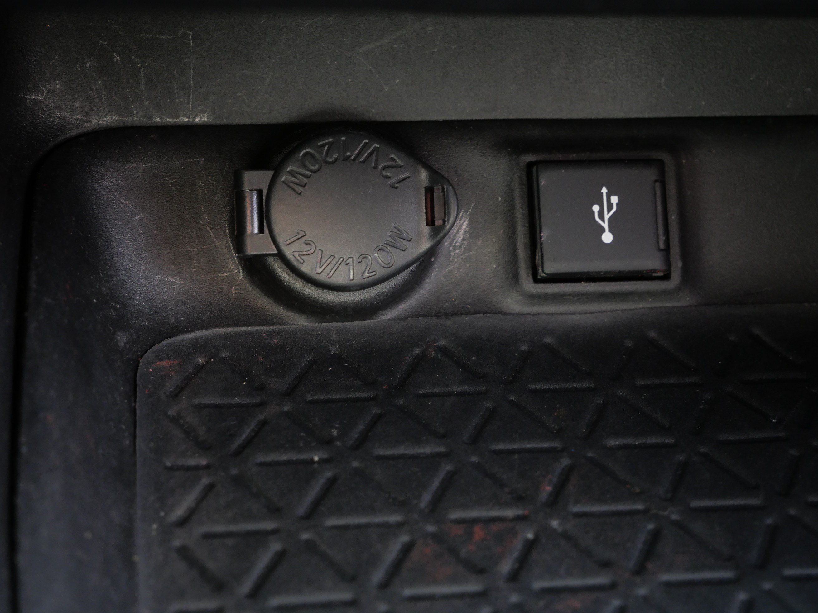 Certified 2021 Toyota RAV4 XLE Premium AWD/4WD image 31