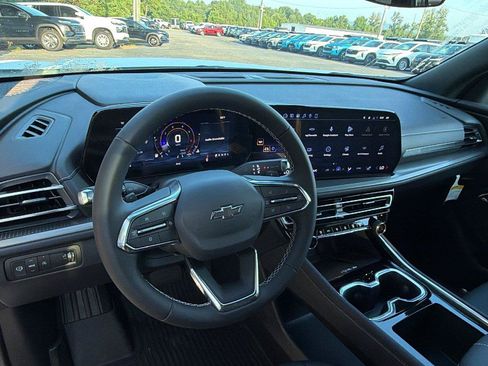 New 2027 Chevrolet Traverse LT w/ Midnight/Sport Edition FWD image 19