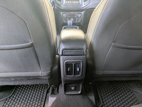 Used 2020 Jeep Compass Sport image 30