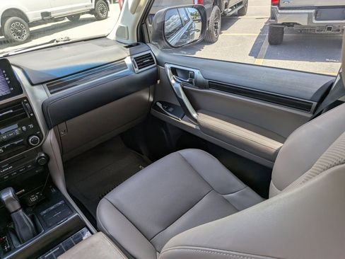 Used 2023 Lexus GX 460 Premium w/ Premium Package AWD/4WD image 16