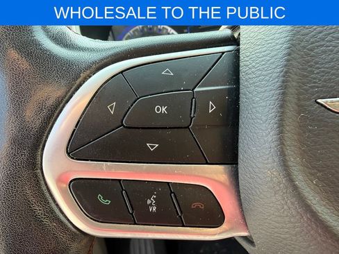 Used 2020 Chrysler Pacifica Touring-L FWD image 20