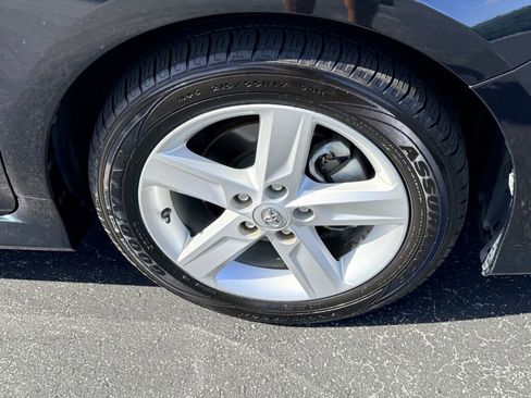 Used 2012 Toyota Camry L image 15