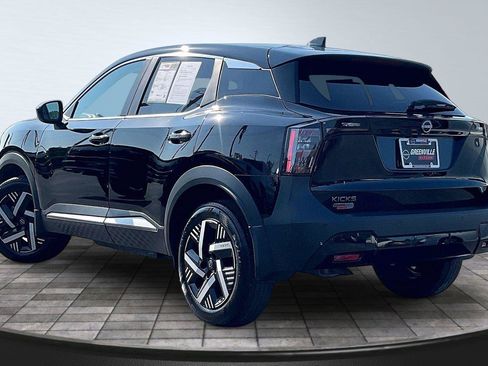 Certified 2025 Nissan Kicks SV FWD image 3