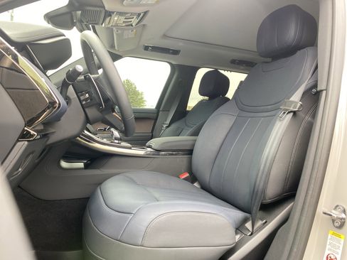 Used 2024 Land Rover Range Rover Sport SE image 15