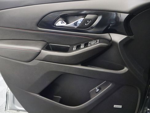 Used 2023 Chevrolet Traverse RS image 34