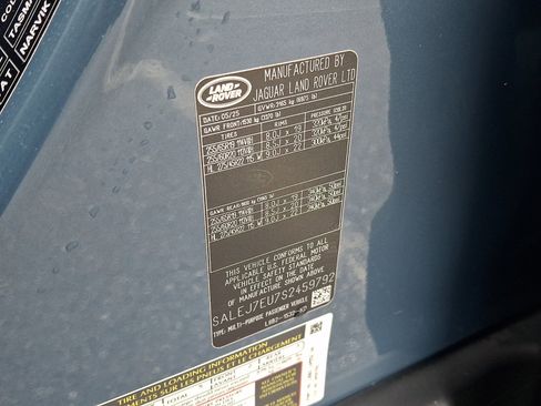 Used 2025 Land Rover Defender 110 S image 26