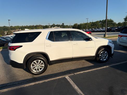 Used 2023 Chevrolet Traverse LS FWD image 11