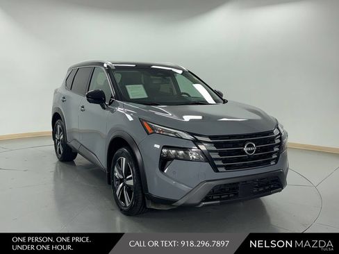 Used 2024 Nissan Rogue SL w/ SL Premium Package FWD image 4