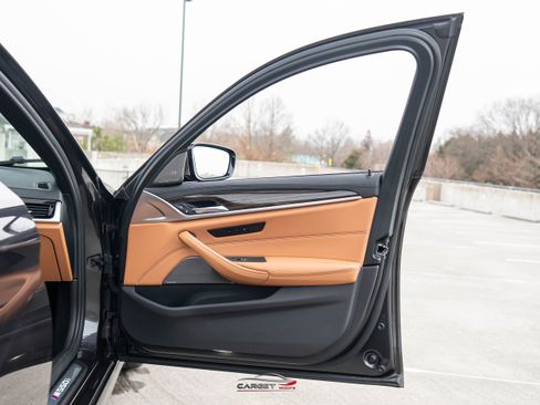 Used 2019 BMW M550i xDrive image 48