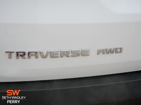 Used 2023 Chevrolet Traverse LT image 10