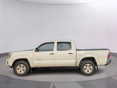 Used 2013 Toyota Tacoma PreRunner w/ SR5 Pkg RWD image 2
