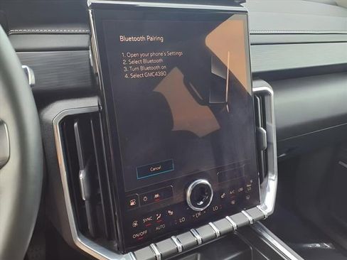 Used 2025 GMC Acadia Elevation image 12