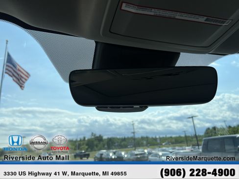 Used 2021 Toyota Highlander XLE AWD/4WD image 19
