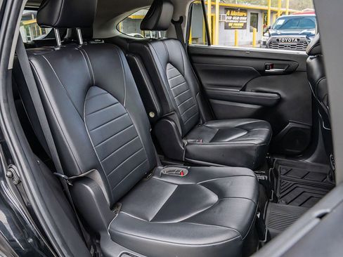 Used 2023 Toyota Highlander XLE image 22