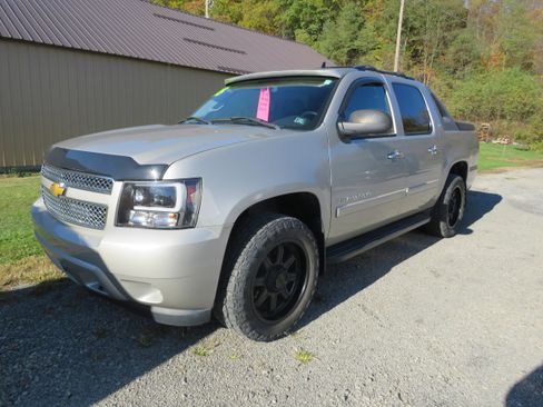 Used 2008 Chevrolet Avalanche LTZ w/ LTZ Preferred Equipment Group image 3