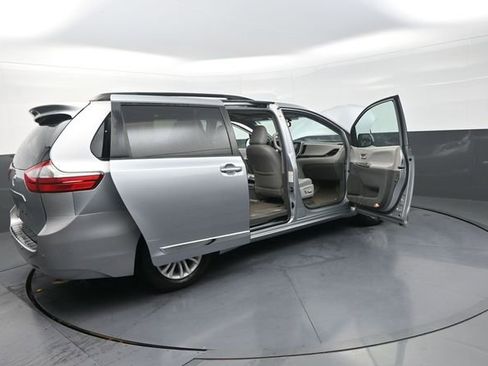 Used 2015 Toyota Sienna XLE w/ XLE Navigation Package image 35
