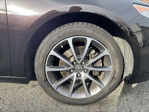 Used 2017 Acura TLX V6 image 2