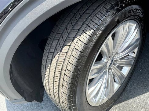Used 2023 Ford Explorer Limited w/ Limited Technology Package AWD/4WD image 38