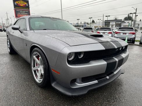 Used 2016 Dodge Challenger SRT Hellcat image 17