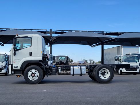 New 2026 Isuzu FTR RWD image 4