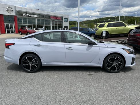 New 2026 Nissan Altima 2.5 SR w/ SR Premium Package AWD/4WD image 1