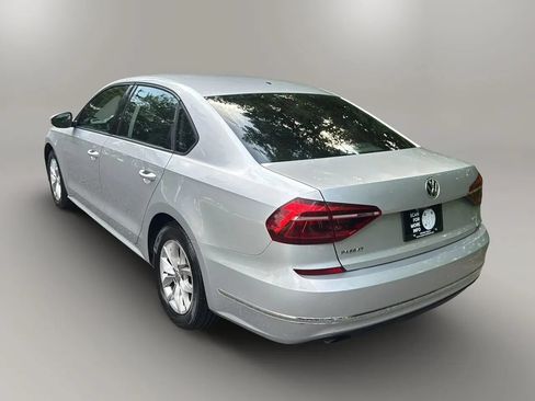 Used 2018 Volkswagen Passat 2.0T S FWD image 10