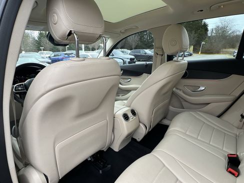 Used 2021 Mercedes-Benz GLC 300 4MATIC image 23