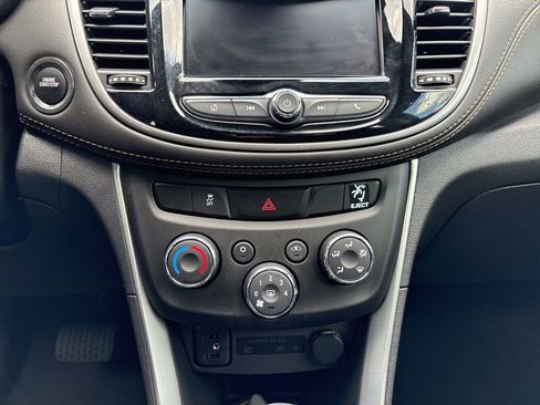 Used 2022 Chevrolet Trax LT w/ Midnight Edition image 23