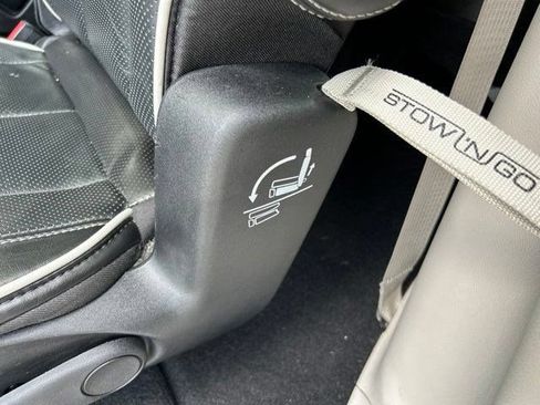Used 2023 Chrysler Pacifica Limited FWD image 40