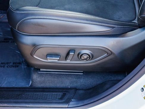 New 2025 Jeep Grand Cherokee Altitude image 23