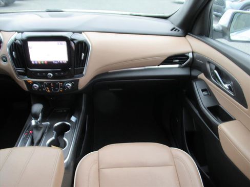 Used 2023 Chevrolet Traverse Premier image 14
