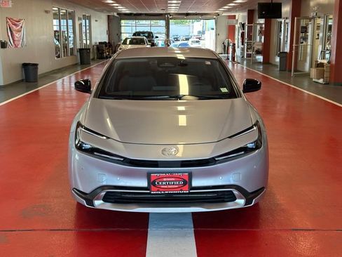 Used 2025 Toyota Prius Plug-In Hybrid FWD image 8