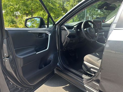 Used 2025 Toyota RAV4 LE AWD/4WD image 2
