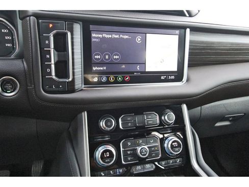 Used 2021 GMC Yukon Denali w/ Denali Premium Package image 21