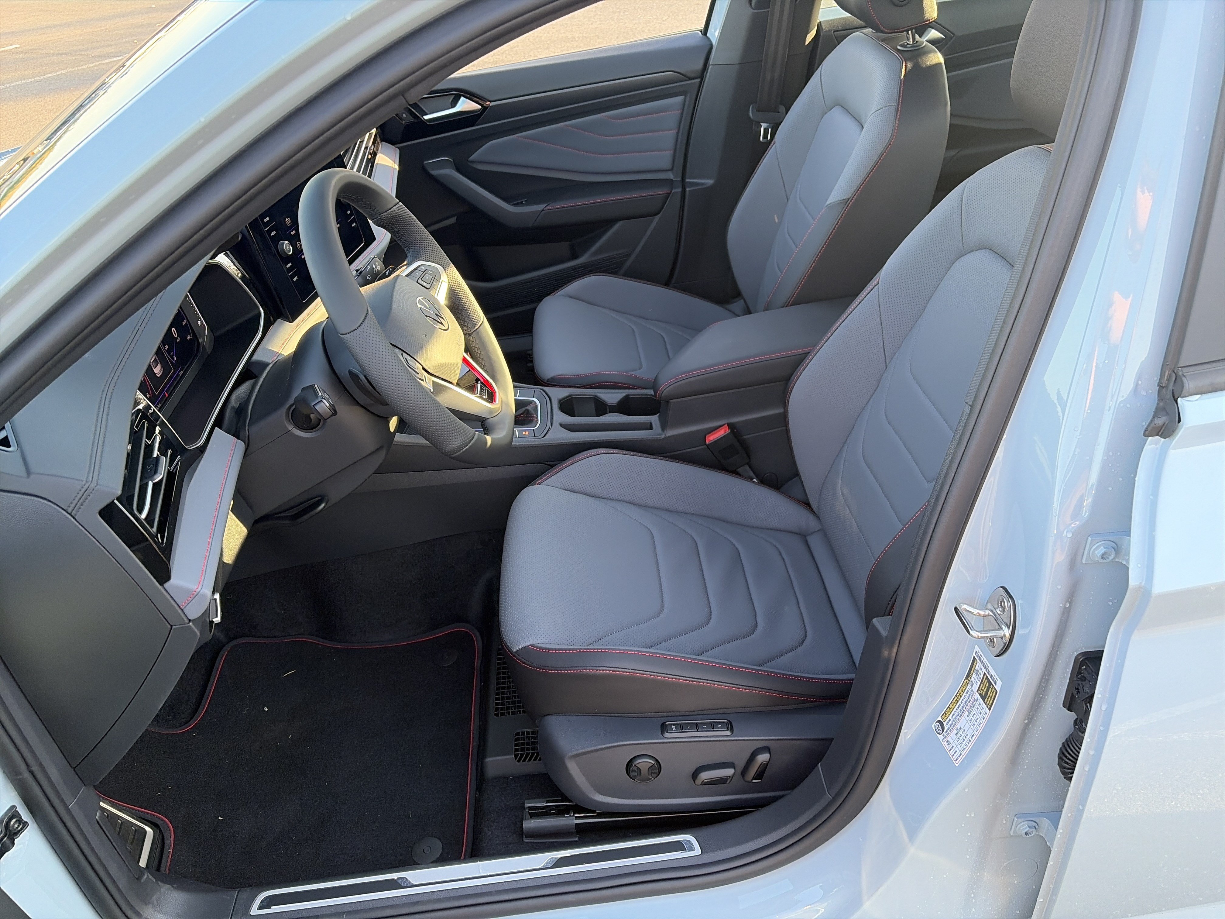 Used 2027 Volkswagen Jetta GLI Autobahn FWD image 10