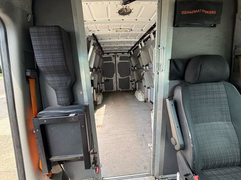 Used 2014 Mercedes-Benz Sprinter 2500 image 19