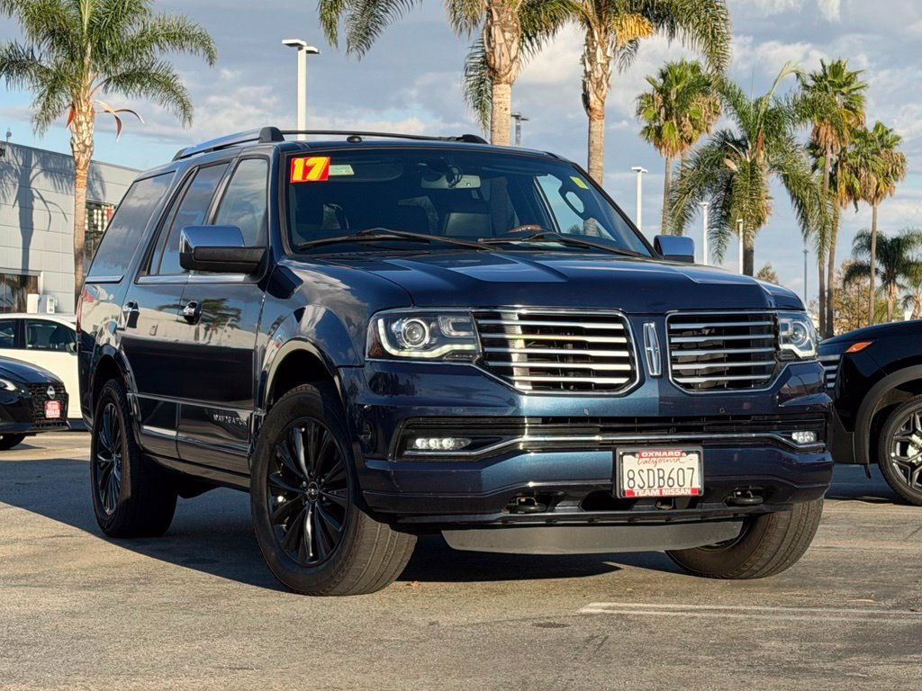 Used 2017 Lincoln Navigator Select AWD/4WD image 2