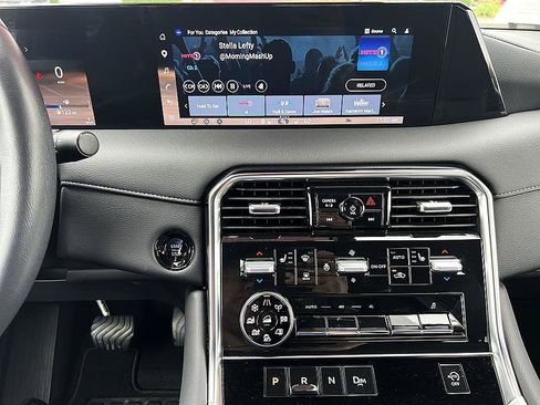 Certified 2025 Nissan Armada SL w/ Captain's Chari Seat Package AWD/4WD image 24