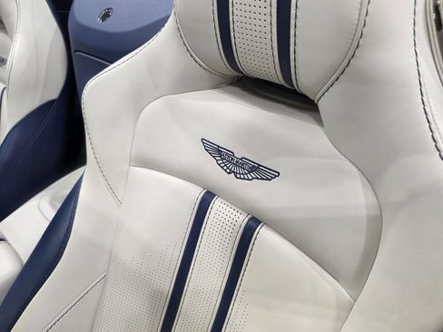 Used 2022 Aston Martin V8 Vantage Roadster image 5