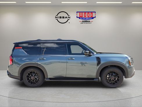 Used 2025 Nissan Armada PRO-4X AWD/4WD image 2