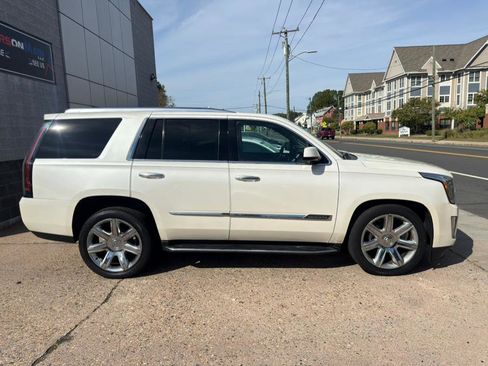 Used 2015 Cadillac Escalade Luxury image 8