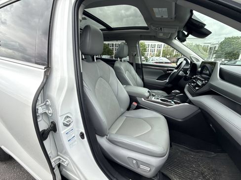 Used 2022 Toyota Highlander Platinum AWD/4WD image 27